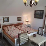 Chalupa, 3x Apartmany, 11 Luzek. * Sedlec-Prcice