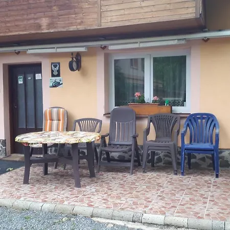 Chalupa, 3x Apartmány, 11 Lůžek. Sedlec-Prcice