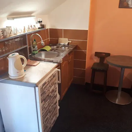 Chalupa, 3x Apartmany, 11 Luzek. Appartement *