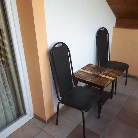 Chalupa, 3x Apartmány, 11 Lůžek.