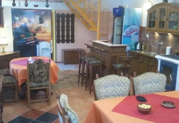 Chalupa, 3x Apartmány, 11 Lůžek. Apartamento