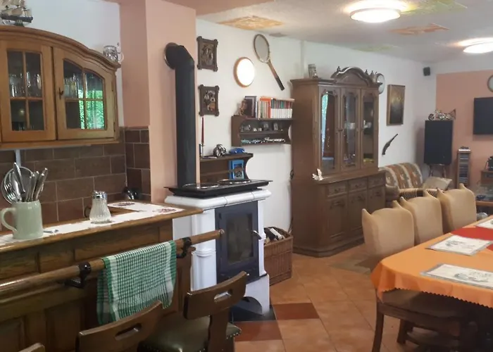 Chalupa, 3x Apartmány, 11 Lůžek. *