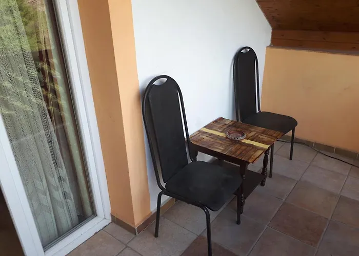 Chalupa, 3x Apartmány, 11 Lůžek.